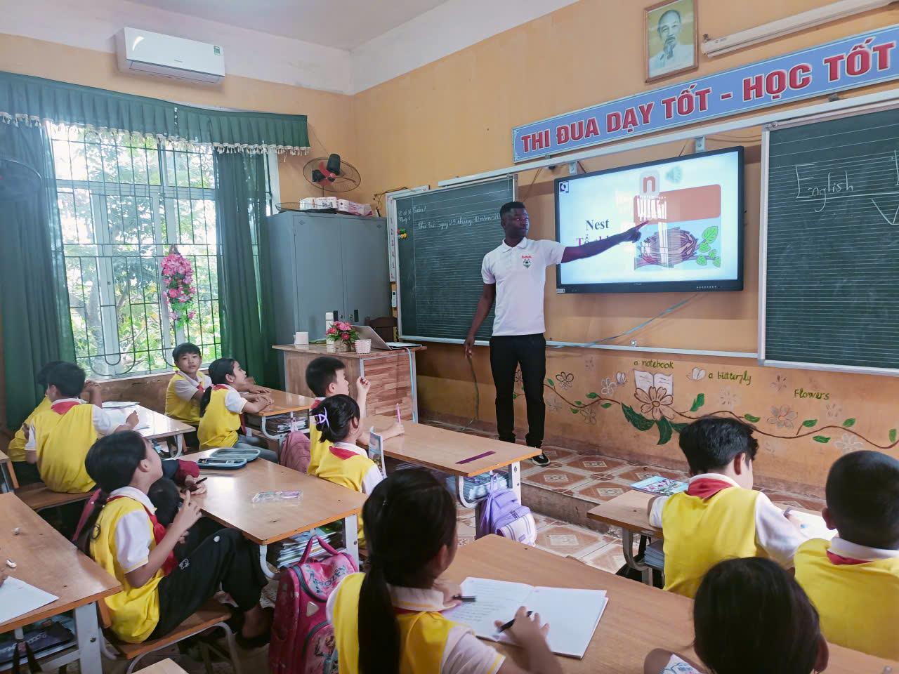 🌍 HỌC TIẾNG ANH – KHÔNG CHỈ LÀ NGÔN NGỮ, MÀ LÀ CÁNH CỬA MỞ RA THẾ GIỚI